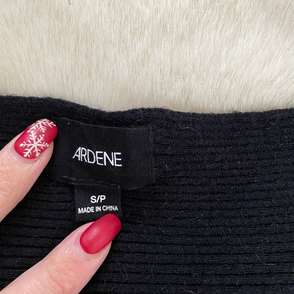 Black sweater - Picture 3 of 3